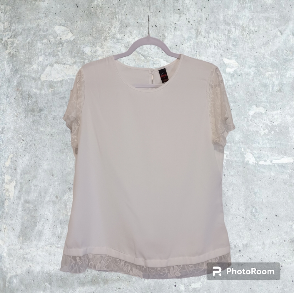 Bongo White Top With Short Lace Sleeves Size Large NWT